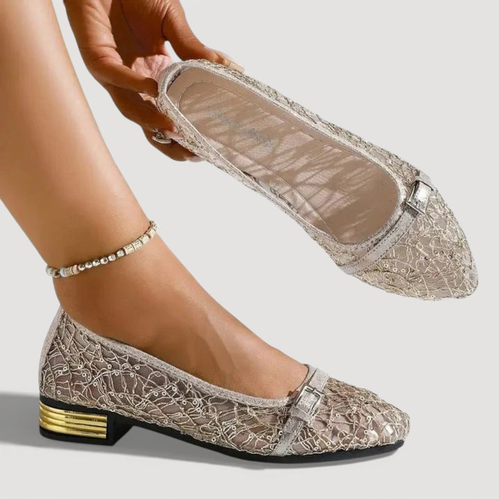 Vielseitige Damen Pumps in Gold oder Silber, mit niedrigem Absatz. Bequemer Schuh für jeden Anlass.
