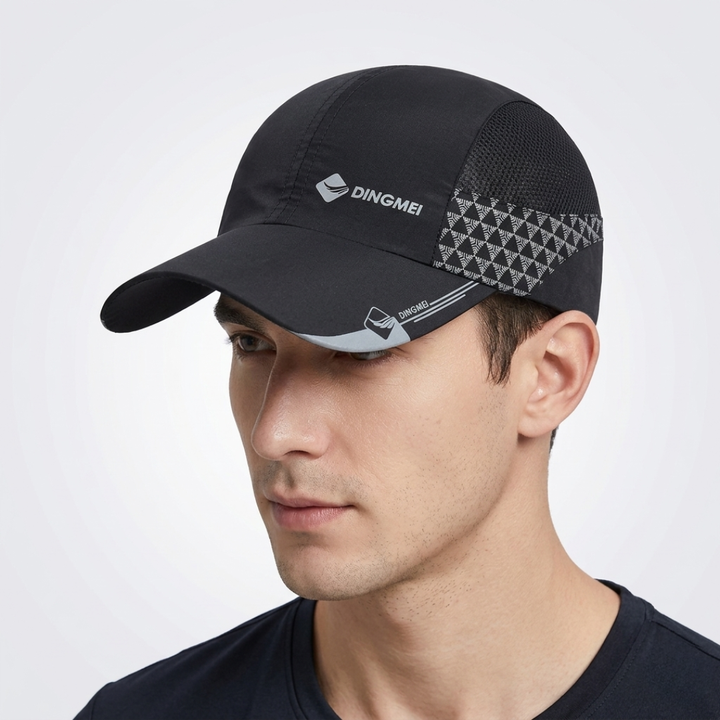 Dunkelblaue Herren Baseballkappe aus atmungsaktivem Polyester, perfekt für Sport & Reisen.