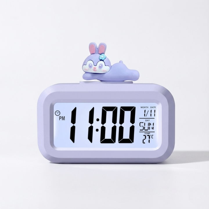 Moderne digitale LED-Uhr mit klarer Zeitanzeige, sanftem Nachtlicht und praktischer Schlummerfunktion.