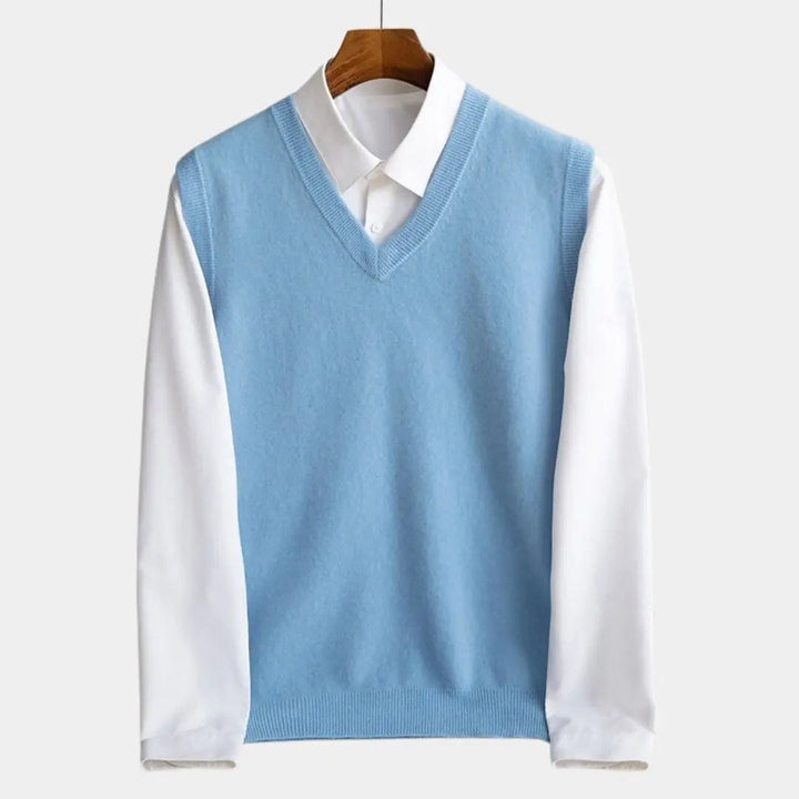 Praktische Herren V-Ausschnitt Strickweste, ideal für Layering im Büro und Freizeit.