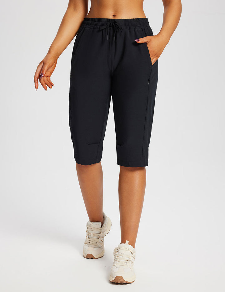 Leichte Damen Sport-Capris mit Reißverschlusstaschen, für maximale Bewegungsfreiheit.