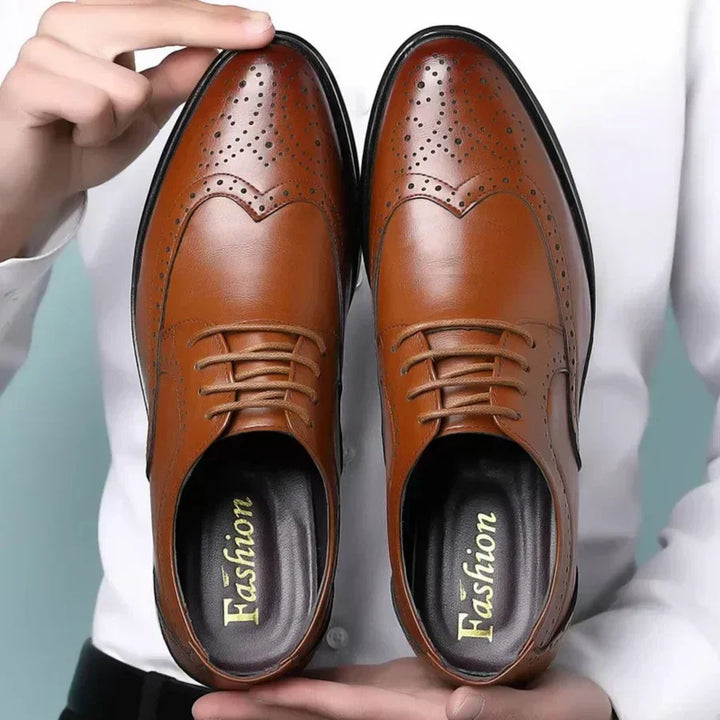 Elegante Herren-Anzugschuhe aus Leder, perfekt als formelle Abendschuhe oder für den Business-Look.