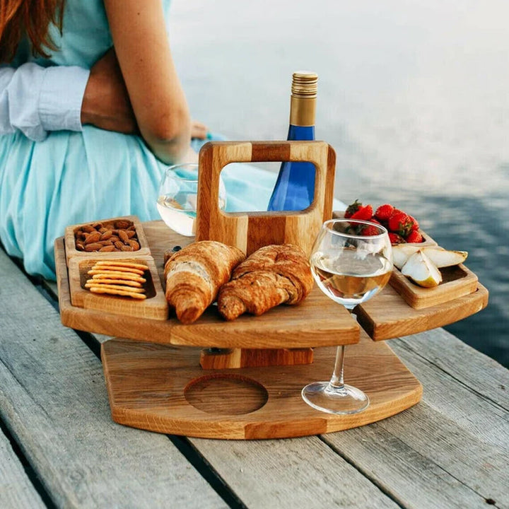 Tragbarer Snacktisch "WineNest" für Wein & Snacks, ideal für Outdoor-Picknicks, Camping & Garten.
