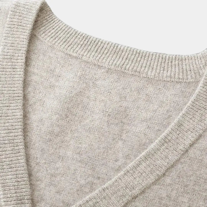 Eleganter Herren Cardigan mit V-Ausschnitt, perfekt für Business Casual Outfits & entspannte Freizeit.