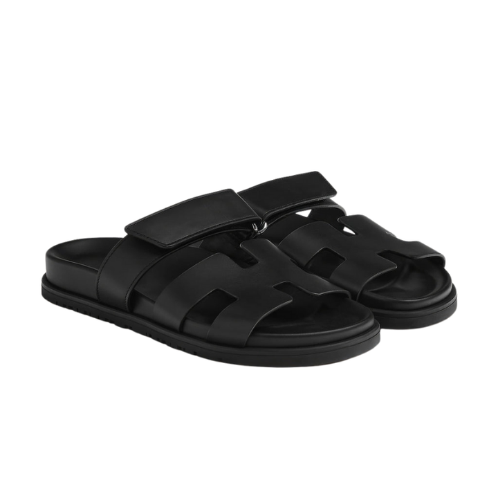 Modische Damen Sandalen für Strand & Stadt. Bequeme flache Sommerschuhe mit offenen Zehen für den Alltag.