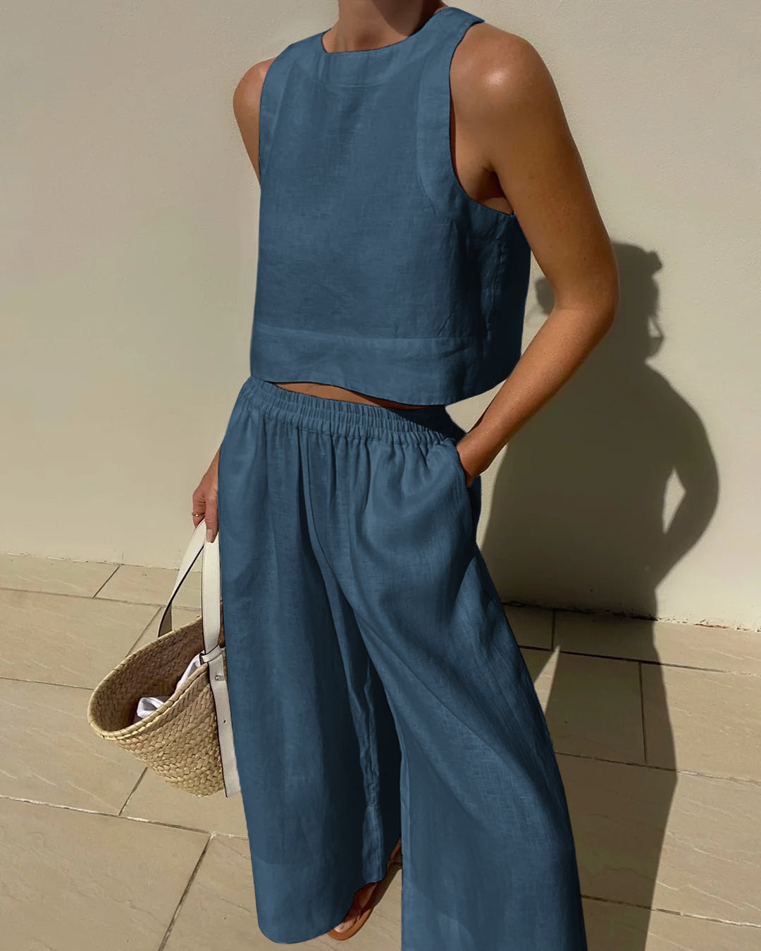 Vielseitiges Sommer Set: Damen Zweiteiler mit ärmellosem Oberteil & komfortabler Hose für jeden Anlass.