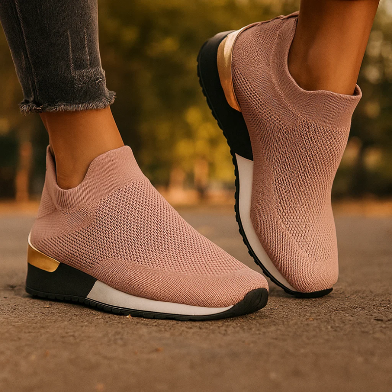 Moderne Damen Slip-On-Sneaker, perfekt für Freizeit und Urban-Style. Atmungsaktiv, bequem und mit Metallic-Effekt.