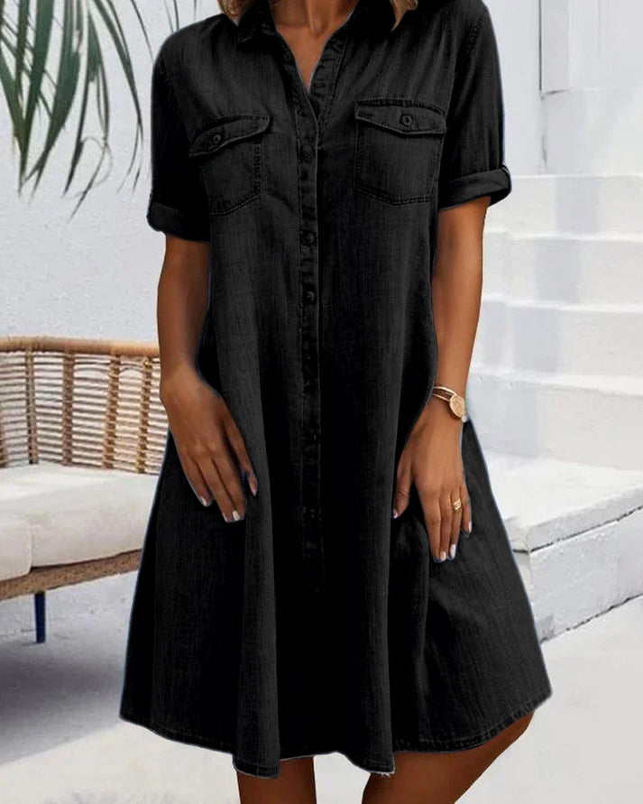 Locker geschnittenes Damen Sommerkleid mit kurzen Ärmeln und durchgehender Knopfleiste. Casual A-Linien-Kleid.