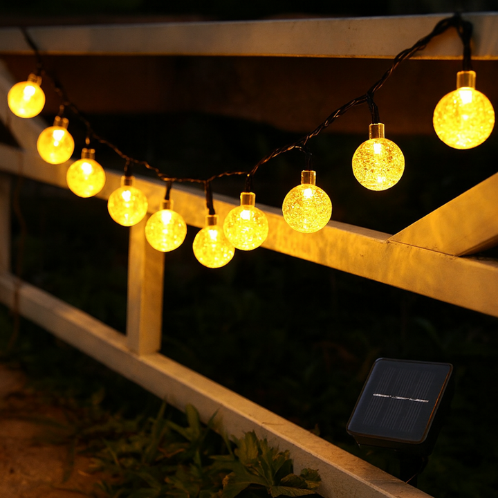 LumaSphere Solar Lichterkette für magische Gartenbeleuchtung, wetterfest und energieeffizient für Außenbereiche.