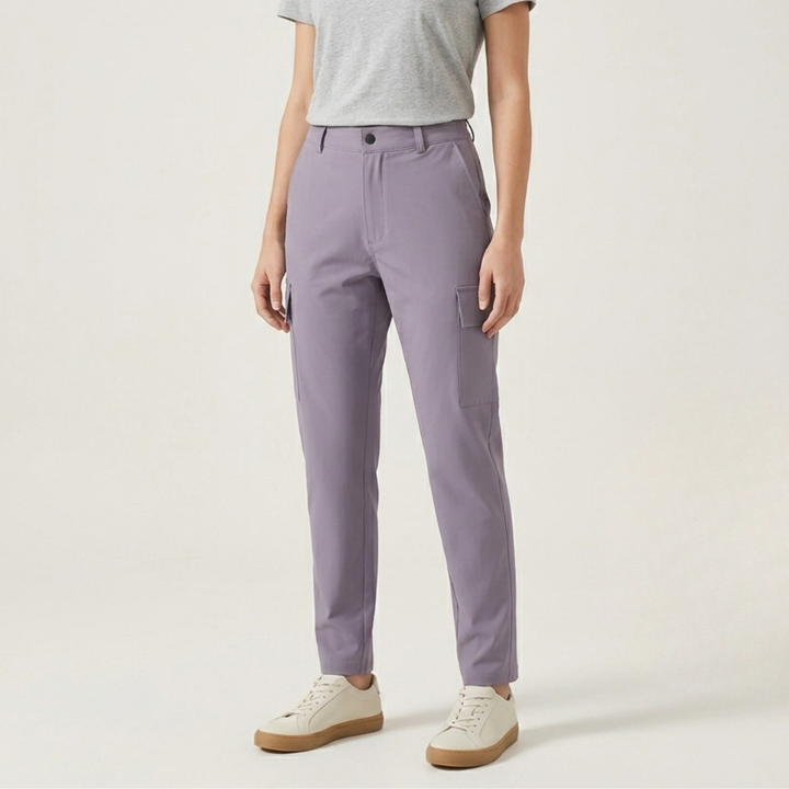 Modische Damen Cargo Hose für Wandern & Trekking, mit praktischen Taschen & atmungsaktivem Stoff.