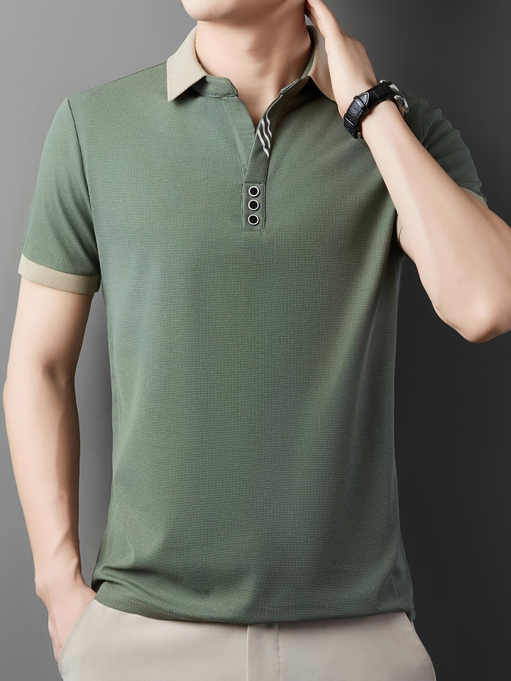 Lässiges Herren Poloshirt mit feinem Kontrastkragen. Ideal für Sommerurlaub oder Stadtbummel.