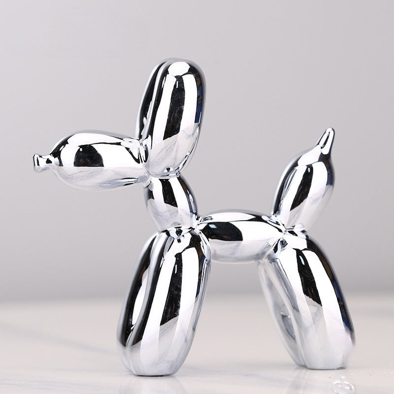 Glänzende Ballonhund Skulptur aus Kunstharz, modern und farbig. Perfekte Deko für Wohnzimmer und Innenbereich.