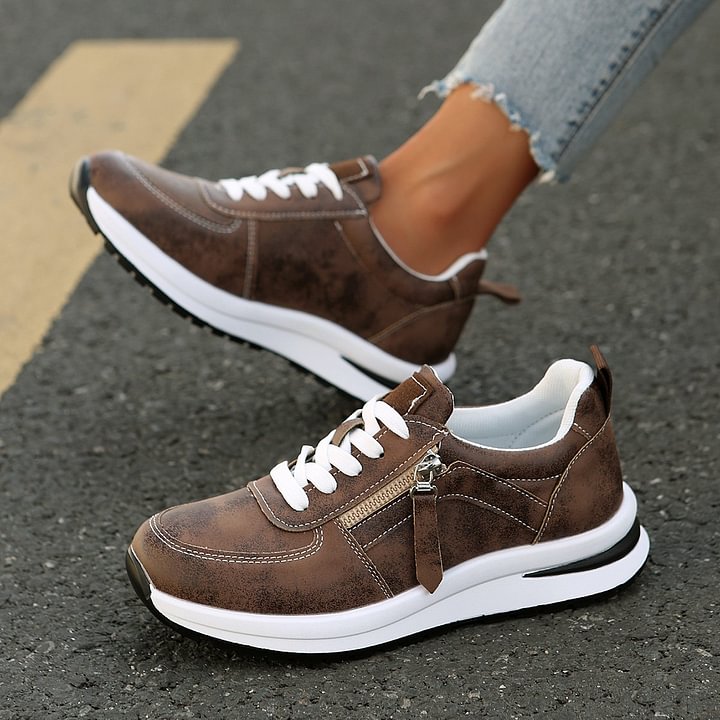 Therese Damen Sneakers in Braun, ergonomische Bequemschuhe für Frauen, ideal für lange Tage, stilvoll & komfortabel.