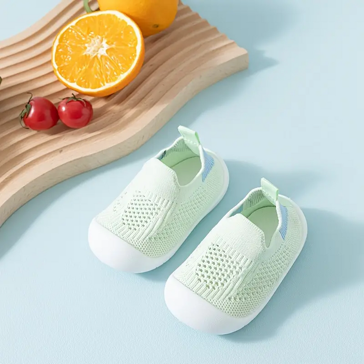 StepEase Barfußschuhe: Gesunde Kinderschuhe für natürliche Fußentwicklung. Flexible, atmungsaktive Sneaker.