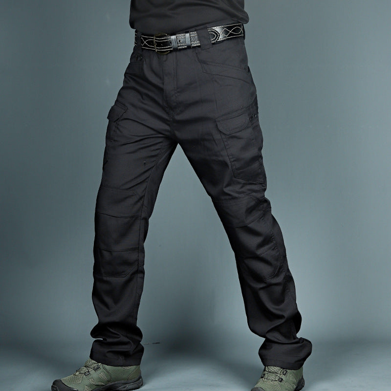 Vielseitige Herren Outdoor Cargohose in Camouflage. Perfekt als Arbeits- oder Freizeithose für alle Jahreszeiten.