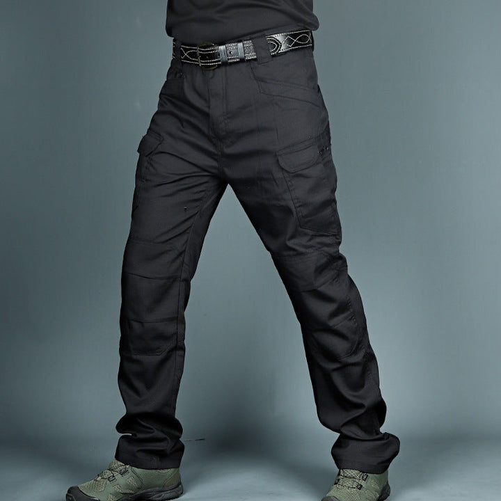 Vielseitige Herren Outdoor Cargohose in Camouflage. Perfekt als Arbeits- oder Freizeithose für alle Jahreszeiten.