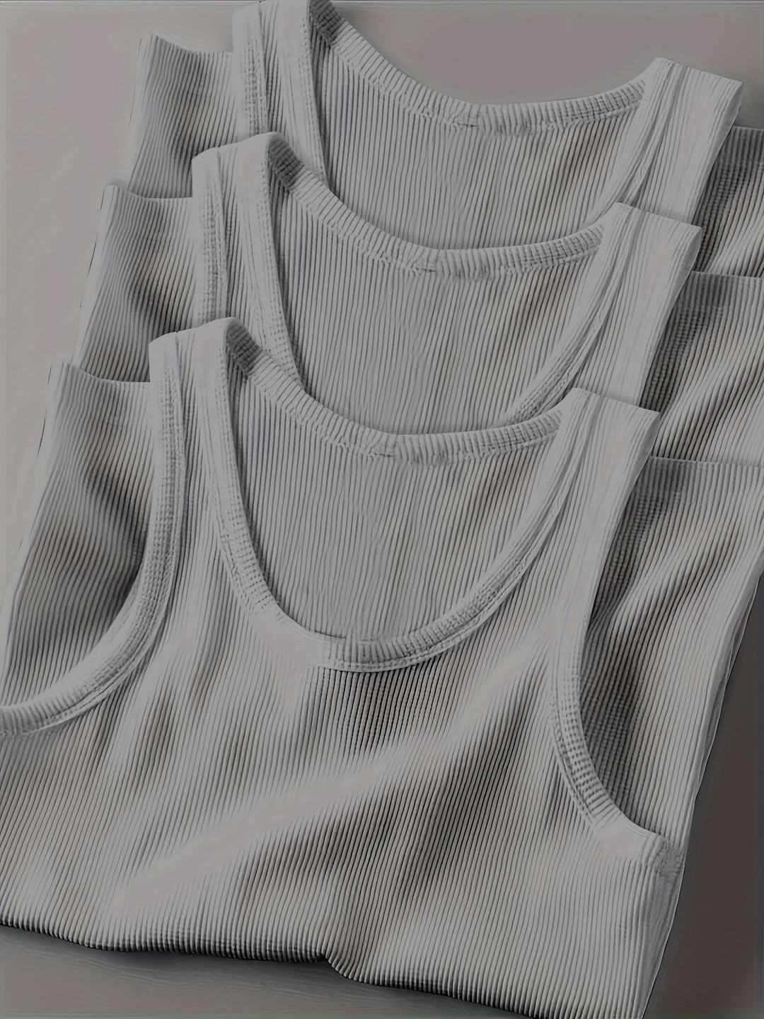 Herren Activewear Tanktop Set für intensives Workout & entspannte Freizeit. Atmungsaktiv & stilvoll.