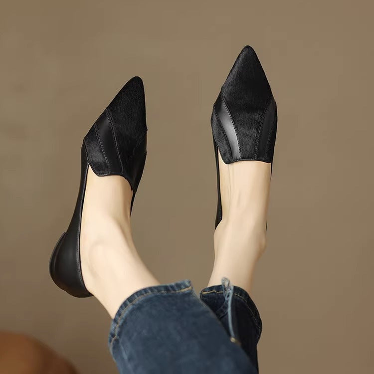 Klassische Damen-Slipper mit spitzer Zehe, schick und komfortabel für jede Gelegenheit.