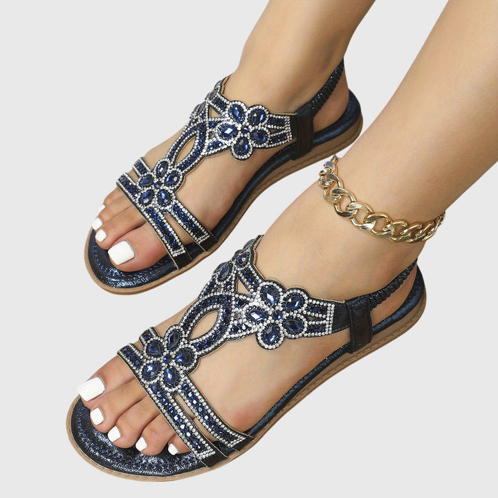 Damen-Flachsandalen, himmelblau, mit Glitzersteinen und bequemem Fersenriemen.
