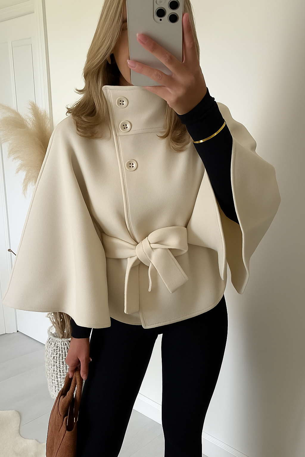 Vielseitiger Damen-Herbst-Mantel im Cape-Design, als Übergangsjacke für kalte Tage, warm & modisch.