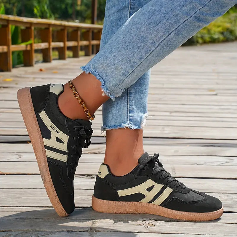 Modische Damen Retro Sneaker in Schwarz-Kaffee. Trendige Schnürschuhe für sportliche Eleganz im Alltag.