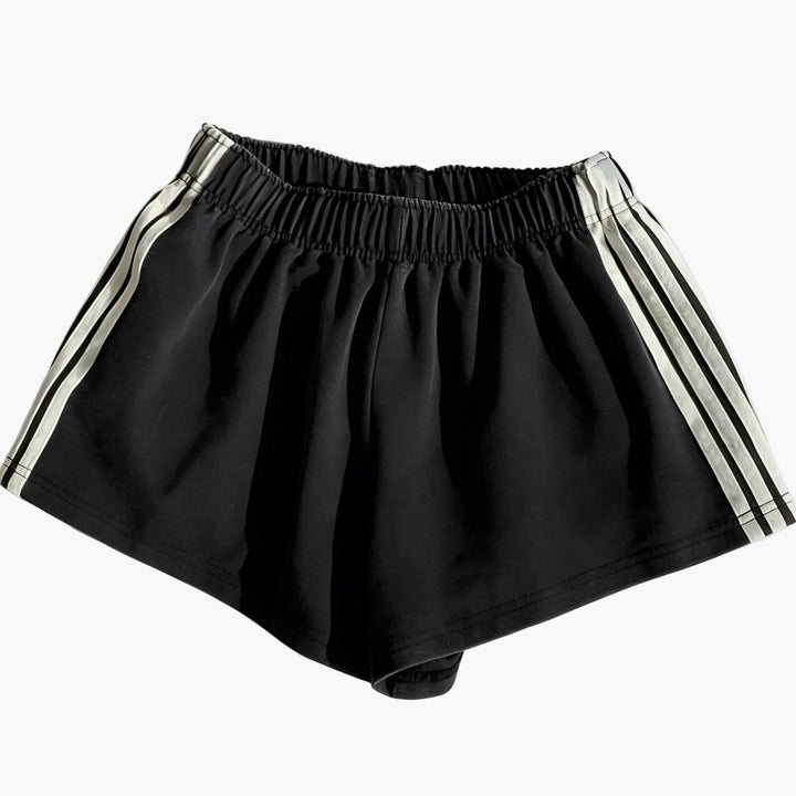 Sommershorts Damen, gestreift. Luftige Freizeitshorts mit elastischem Bund, ideal für heiße Tage.