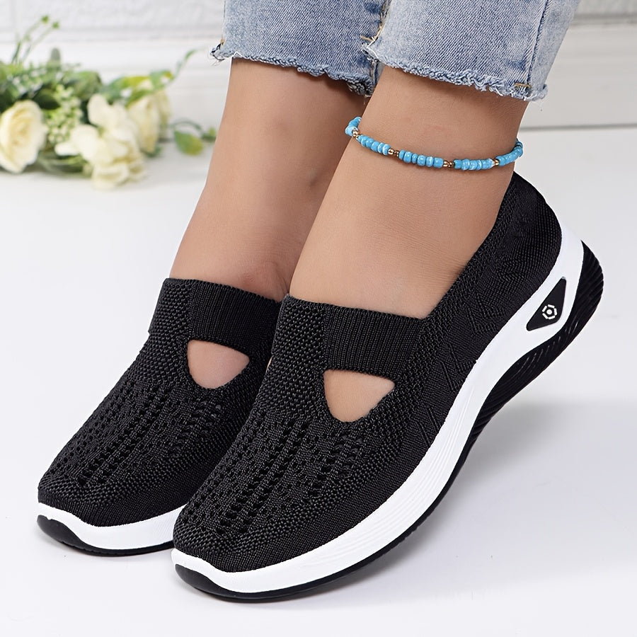 Nahaufnahme der Oberfläche der leichten Freizeitschuhe. Texturiertes Material für Stil & Halt.