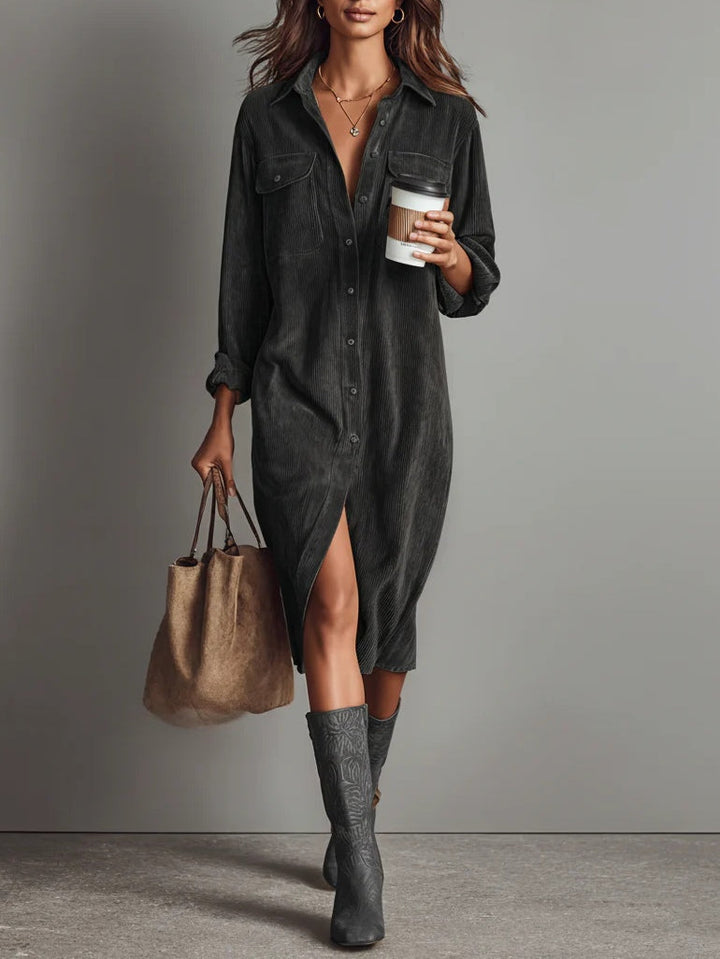 Modernes Damen Hemdblusenkleid in Midi-Länge mit Knöpfen. Ein elegantes und vielseitiges Kleid für die Damenmode.
