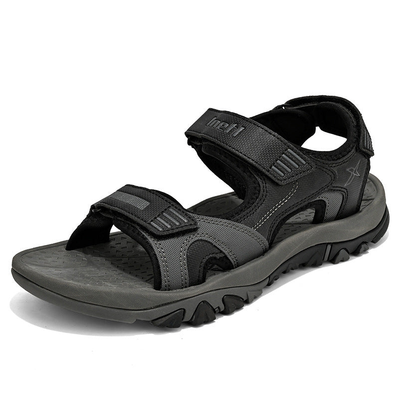 Detailansicht: Verstellbare Klettverschlüsse der Unisex Sandalen, bieten individuellen Halt und angenehmen Komfort.