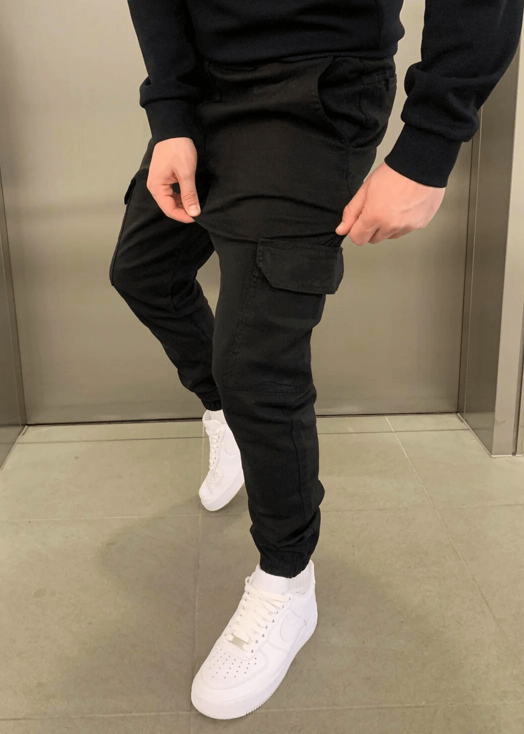Hochwertige Herren Cargo-Jogginghose, strapazierfähig & komfortabel. Perfekt für den urbanen Alltag & modernen Look.