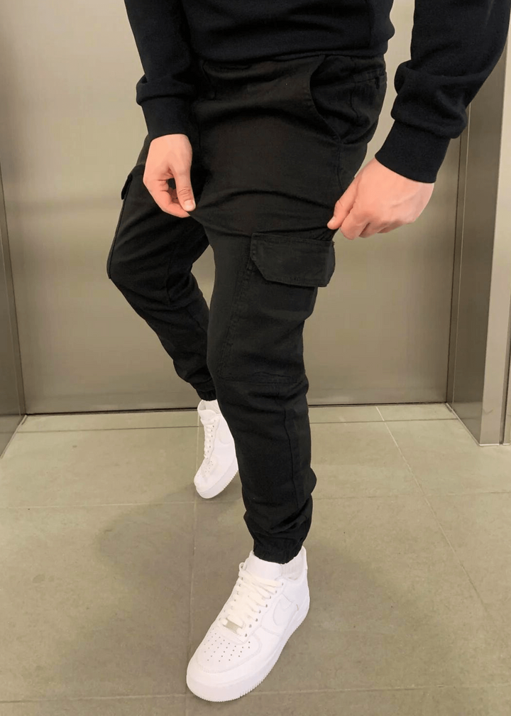 Hochwertige Herren Cargo-Jogginghose, strapazierfähig & komfortabel. Perfekt für den urbanen Alltag & modernen Look.