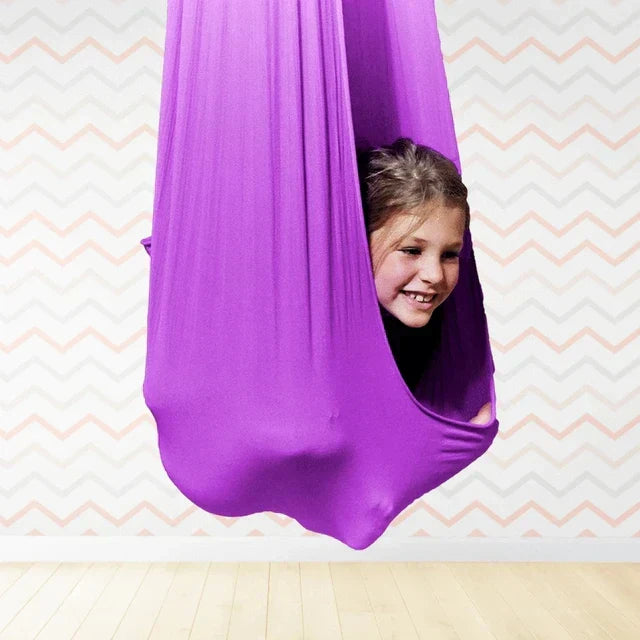 Robuste Kinderschaukel für Innen & Außen, ideal als Therapieschaukel. Unterstützt Sensorik, Konzentration und Ruhe.