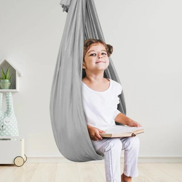 Kinder Therapieschaukel, Hängesitz für Sensorik und Konzentration. Fördert Entspannung und Entwicklung im Kinderzimmer.