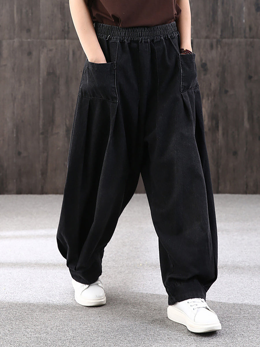 Seitenansicht der blauen Damen Baggy Jeans Hose, zeigt den lässigen, weiten Streetwear-Schnitt und Komfort.