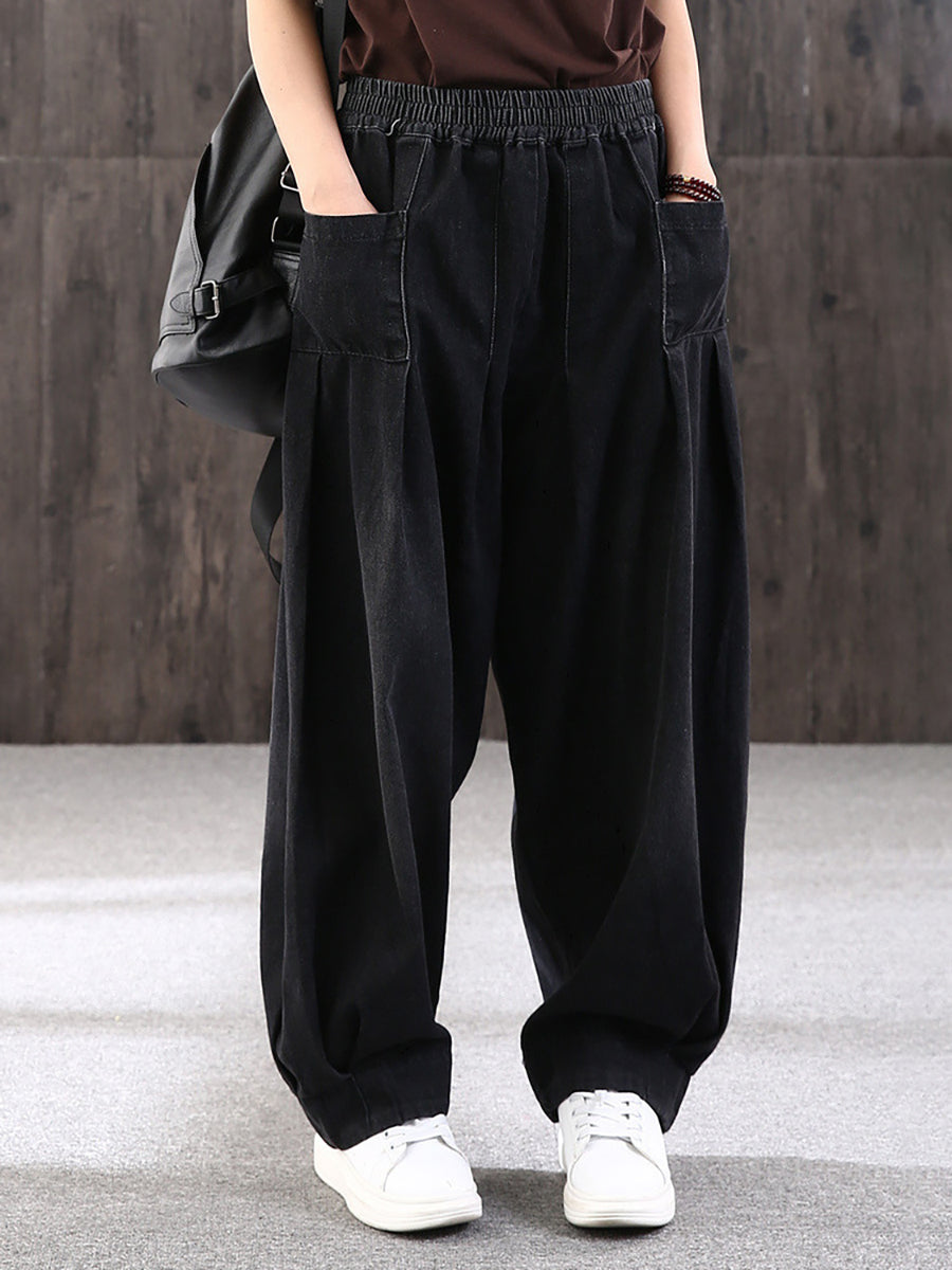 Flach gelegte blaue Damen Weite Baggy Jeans Hose, zeigt lockeren Schnitt für Streetwear und entspannte Freizeit.