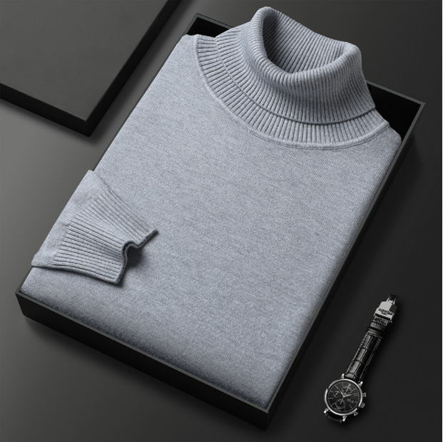 Mann trägt klassischen Herren Winter Rollkragenpullover mit langen Ärmeln. Vielseitige Herrenmode.