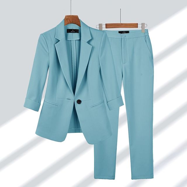 Hochwertiger Damen Business-Hosenanzug, ideal für einen professionellen & eleganten Auftritt. Büro Outfit.