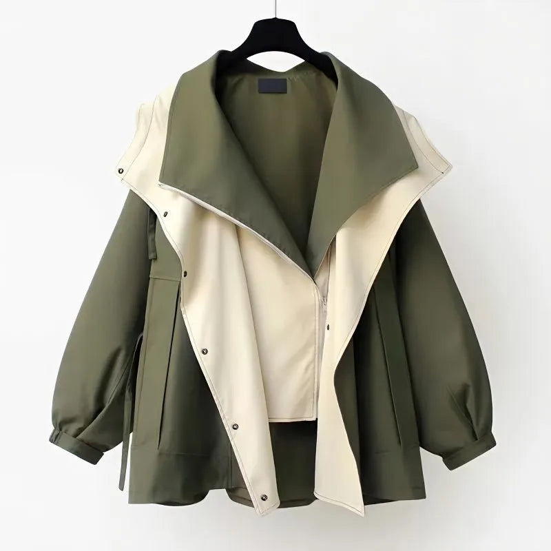 Schnittansicht einer weißen Damen Herbstjacke, zeigt das wasserdichte Innenfutter.