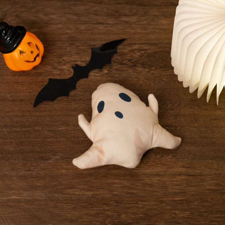 Niedliches Totenkopf-Plüschtier mit Katzenminze, spezielles Halloween-Katzenspielzeug für drinnen.