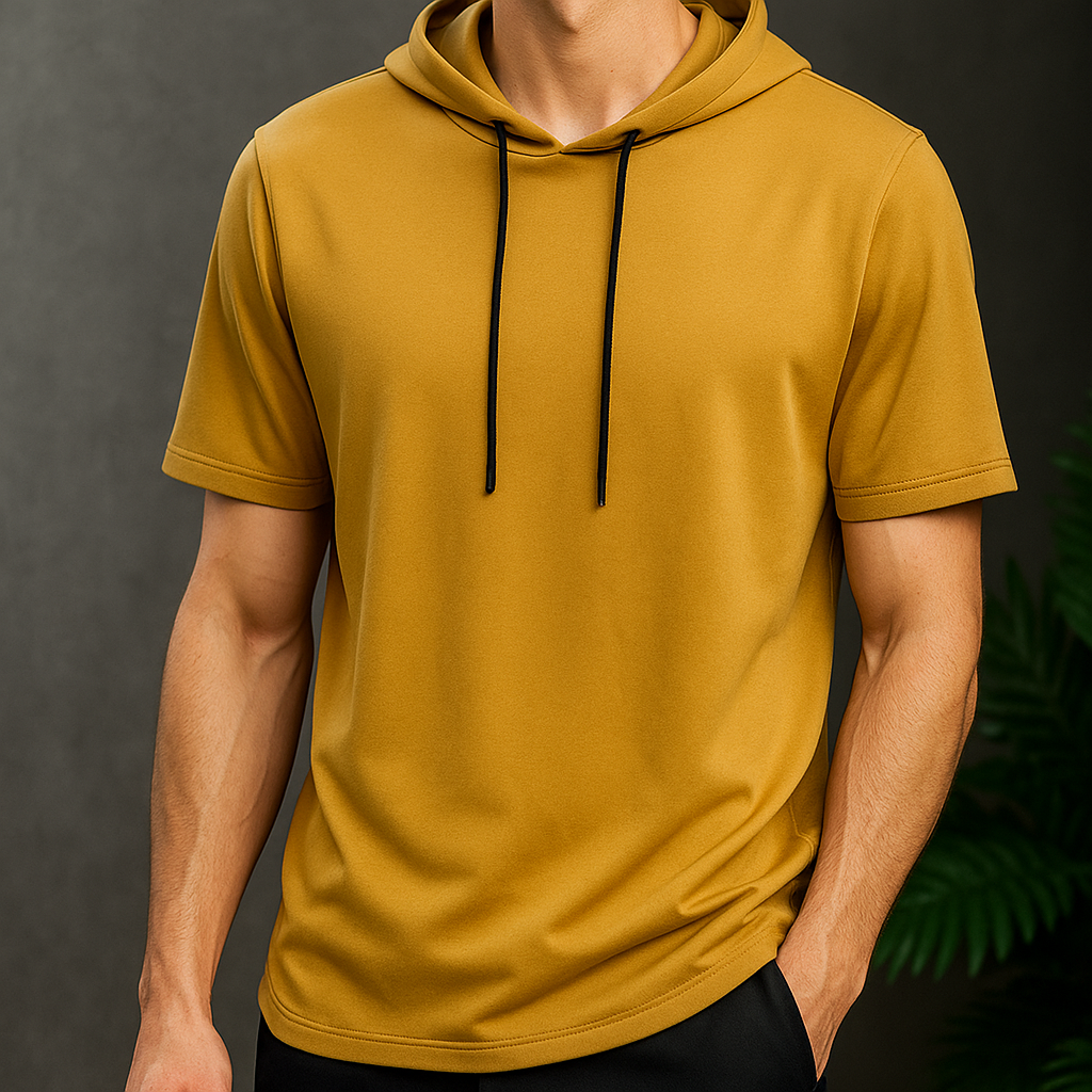 Nahaufnahme eines atmungsaktiven Herren Trainings-Hoodies, leicht und funktional für Sportbekleidung.