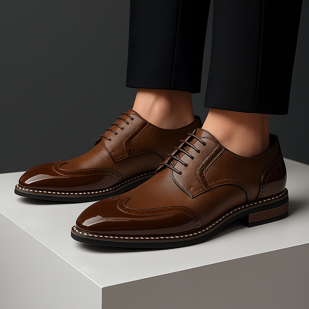 Formeller Herrenschuh: Weiße Brogue Wingtip Schuhe mit Lochmuster, ideal für Hochzeiten und elegante Outfits.
