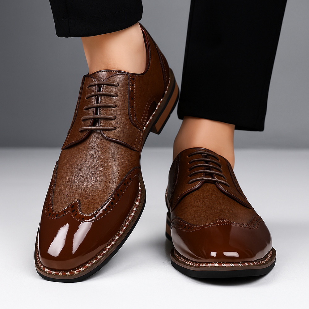 Klassische braune Herren Wingtip Brogues, stilvolle Männerschuhe für Business und festliche Events.