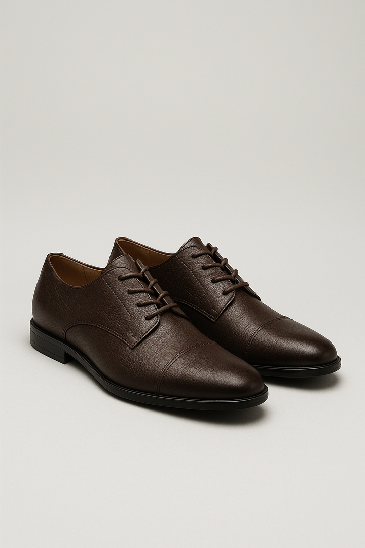 Braune klassische Herren Schnürschuhe, elegant und bequem für Business- und formelle Anlässe.