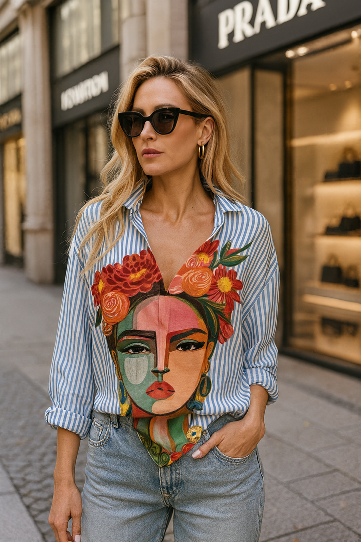 Elegante Damen Künstlerbluse mit stylischem Umlegekragen und Malereffekt. Perfektes Oberteil für Freizeit und Büro.