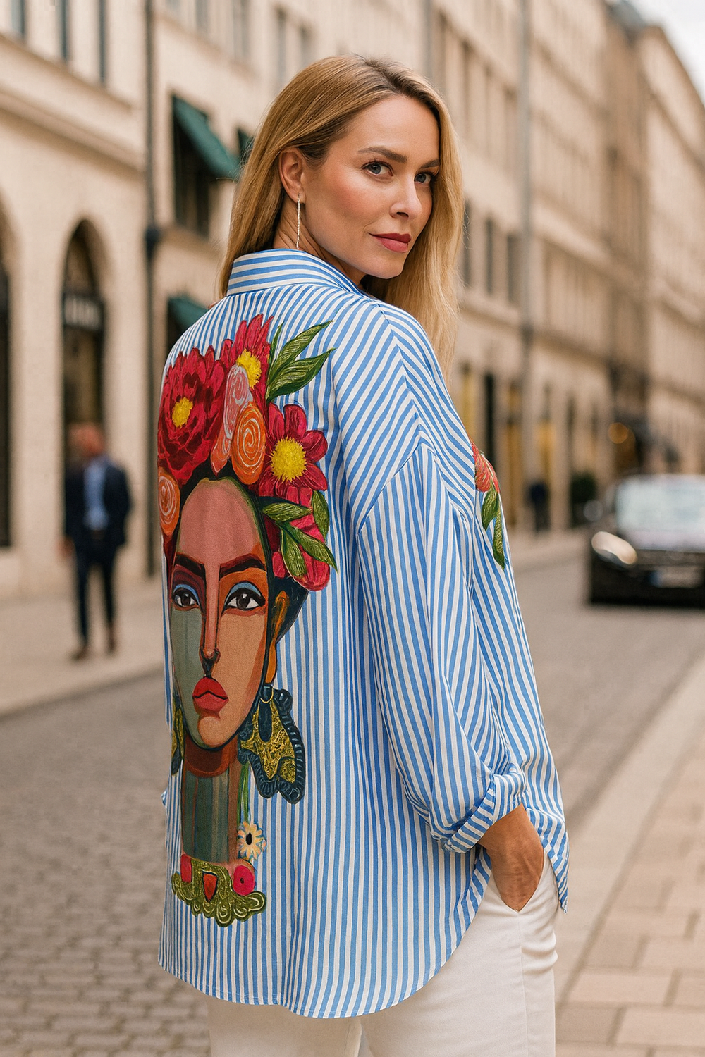 Stylische Damenbluse mit elegantem Umlegekragen und modernem Malereffekt. Ideales vintage Oberteil für Frauen.