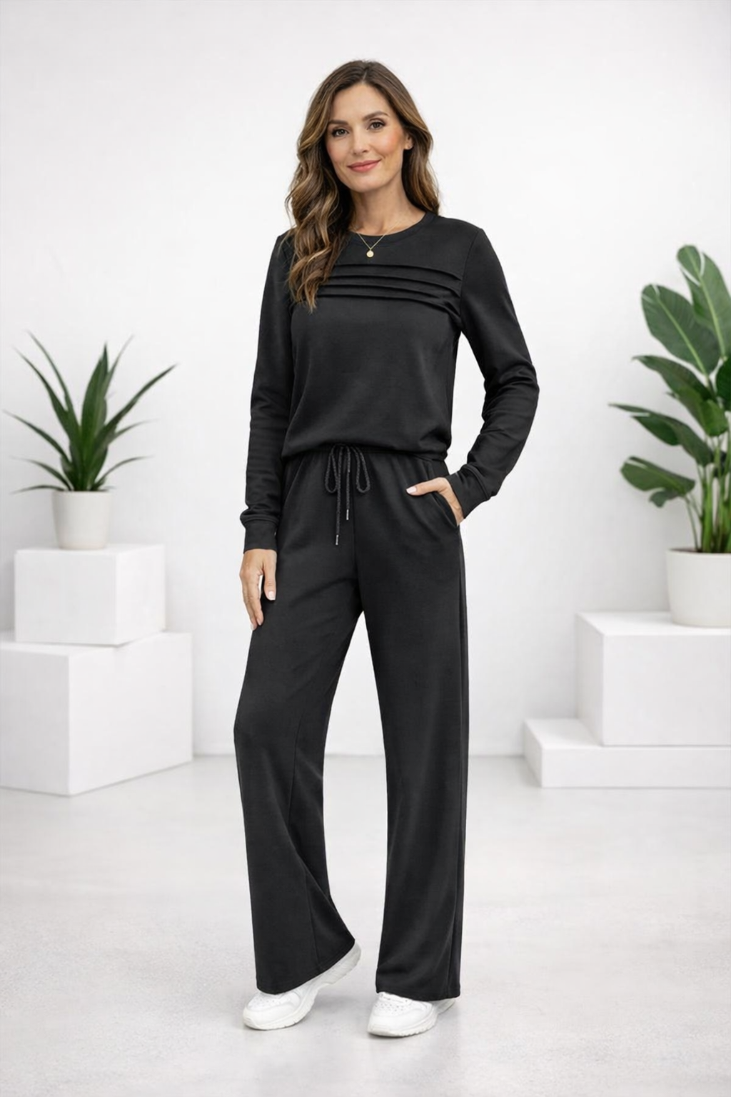 Damen Loungewear Set: Bequemes Rundhals-Top und Kordelzughose für entspannte Alltage.