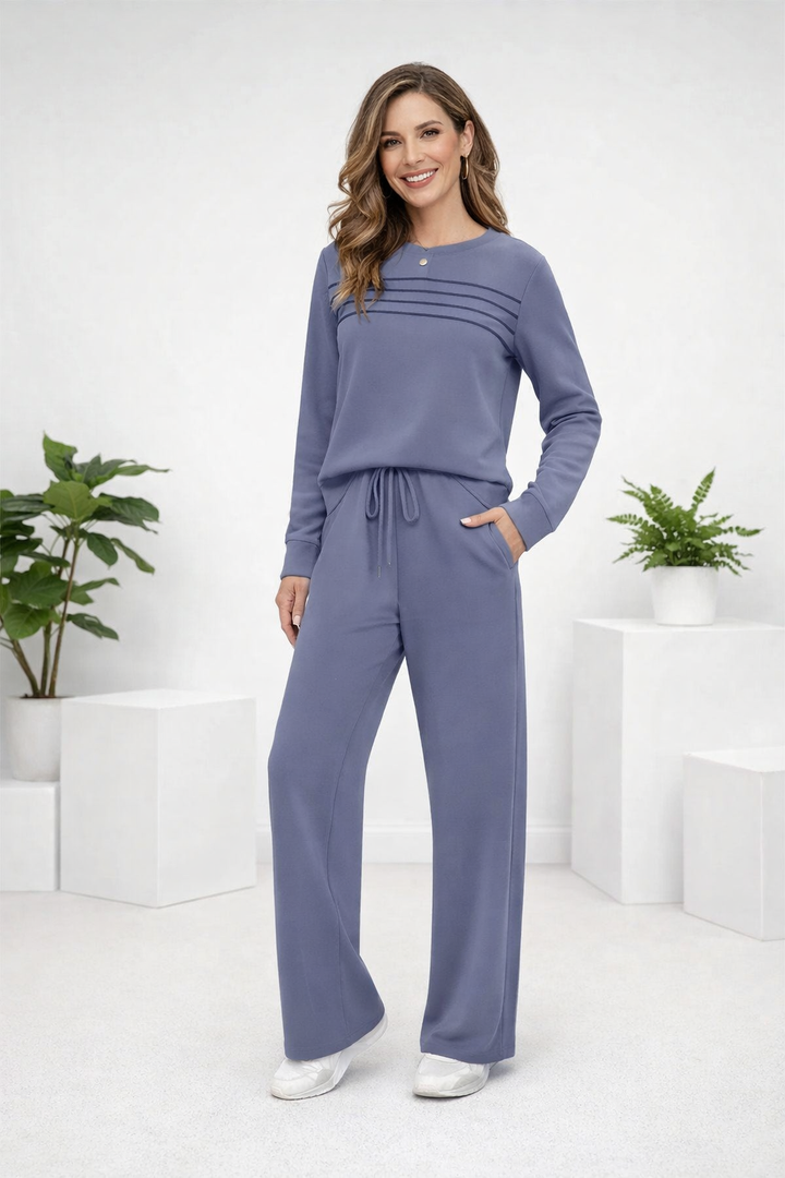 Gemütliches Damen Set für Entspannung: Rundhals-Shirt und Kordelzug-Hose als Freizeitkleidung.