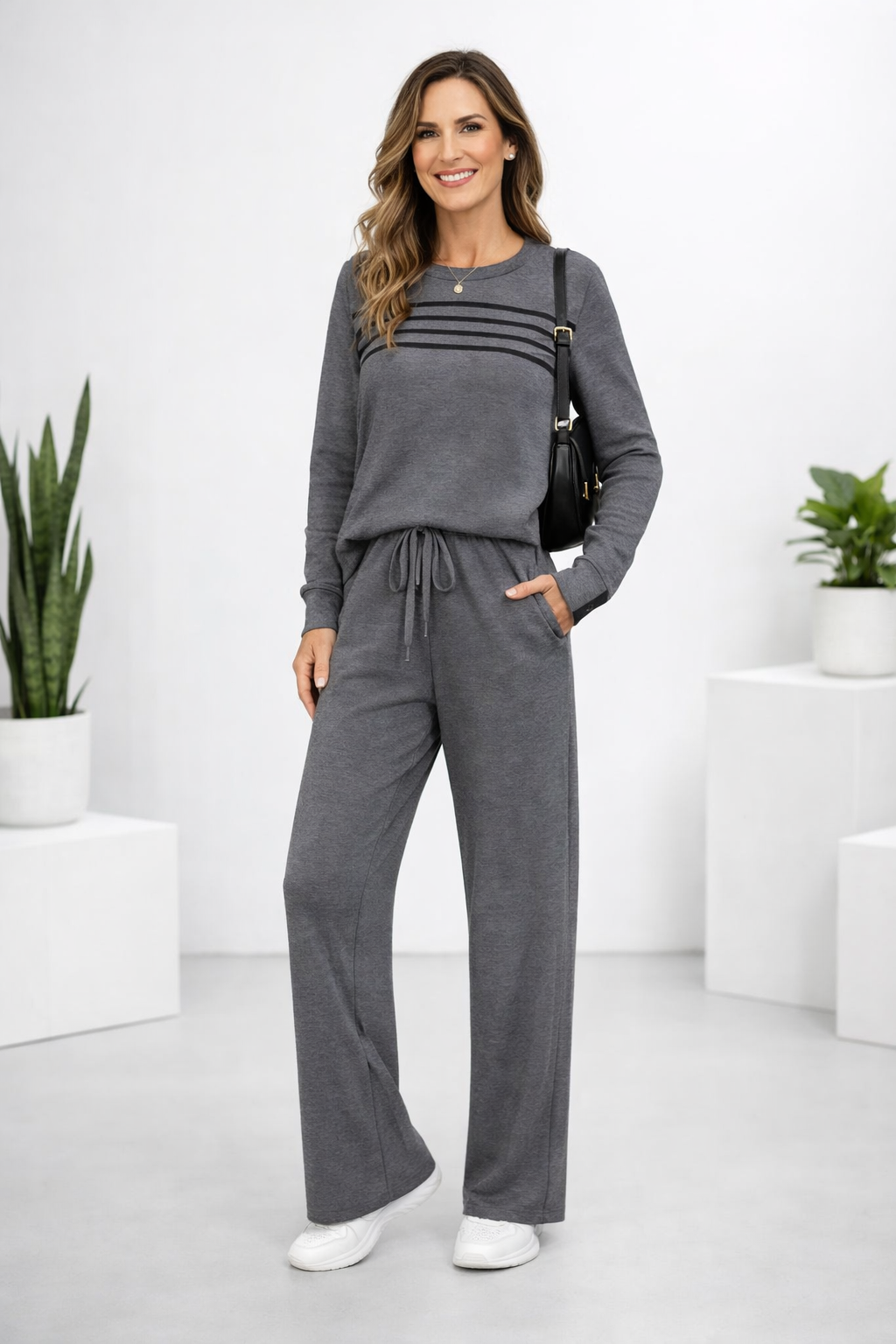 Damen Loungewear Zweiteiler: Komfortables Rundhals-Top und Kordelzug-Hose für den Alltag.