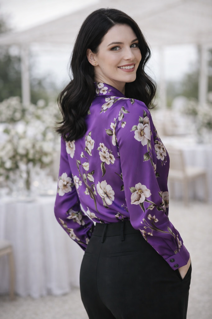 Schicke Damenbluse mit Knopfverschluss, ideal als Bürokleidung. Elegantes Langarm-Oberteil für Damenmode.