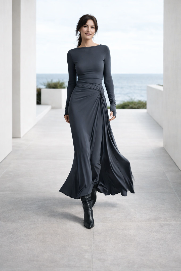 Modisches Damen Maxikleid mit hohem Seitenschlitz, figurbetont und elegant, ideal als Abend- oder Freizeitkleid.